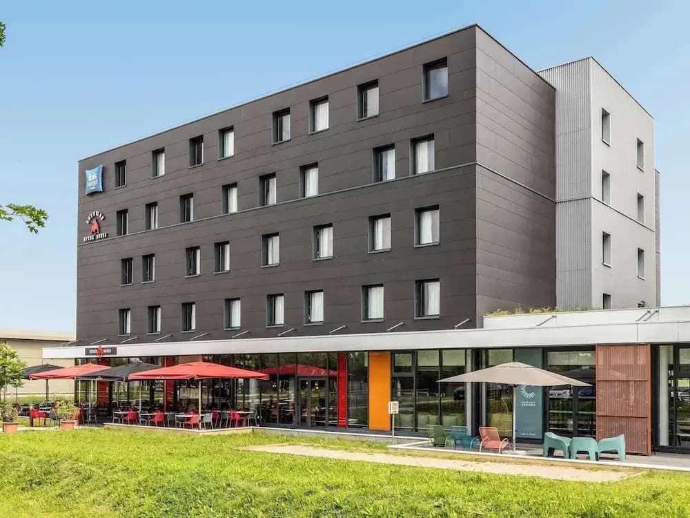 ibis budget Gonesse Le Bourget - Photo 1