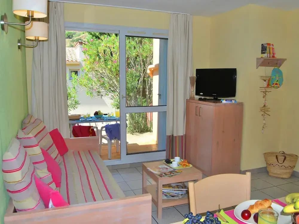 Colorful Apartment With Balcony or Terrace 500m From the sea - Miniature 6