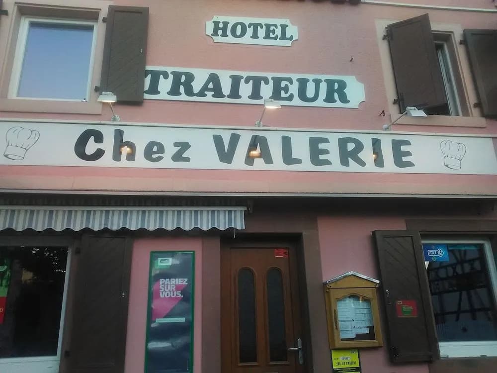 Hotel Restaurant Chez Valerie - Photo 3