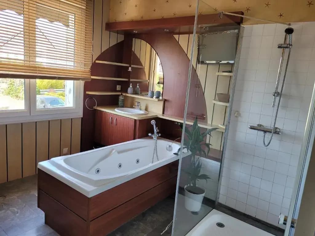 La terrasse, jacuzzi et vue mer à 100m de la plage - Miniature 5