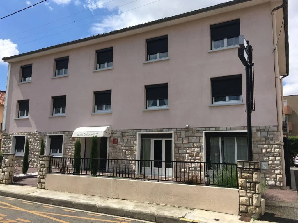 Hotel Akena Le Prado - Photo 1