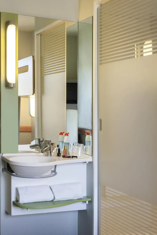 ibis budget Bordeaux Centre Bastide - Miniature 7
