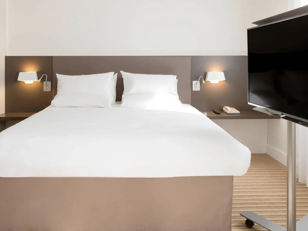 B&B HOTEL Rueil-Malmaison Gare - Photo 4