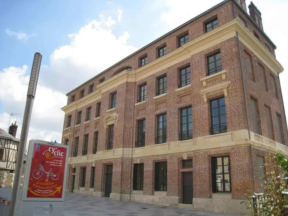 Auberge de Jeunesse HI Rouen - Photo 1