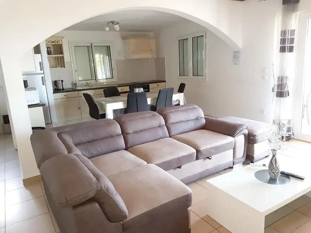 Villa With 8 Bedrooms in Saint-benoît, With Wonderful sea View, Privat - Photo 3