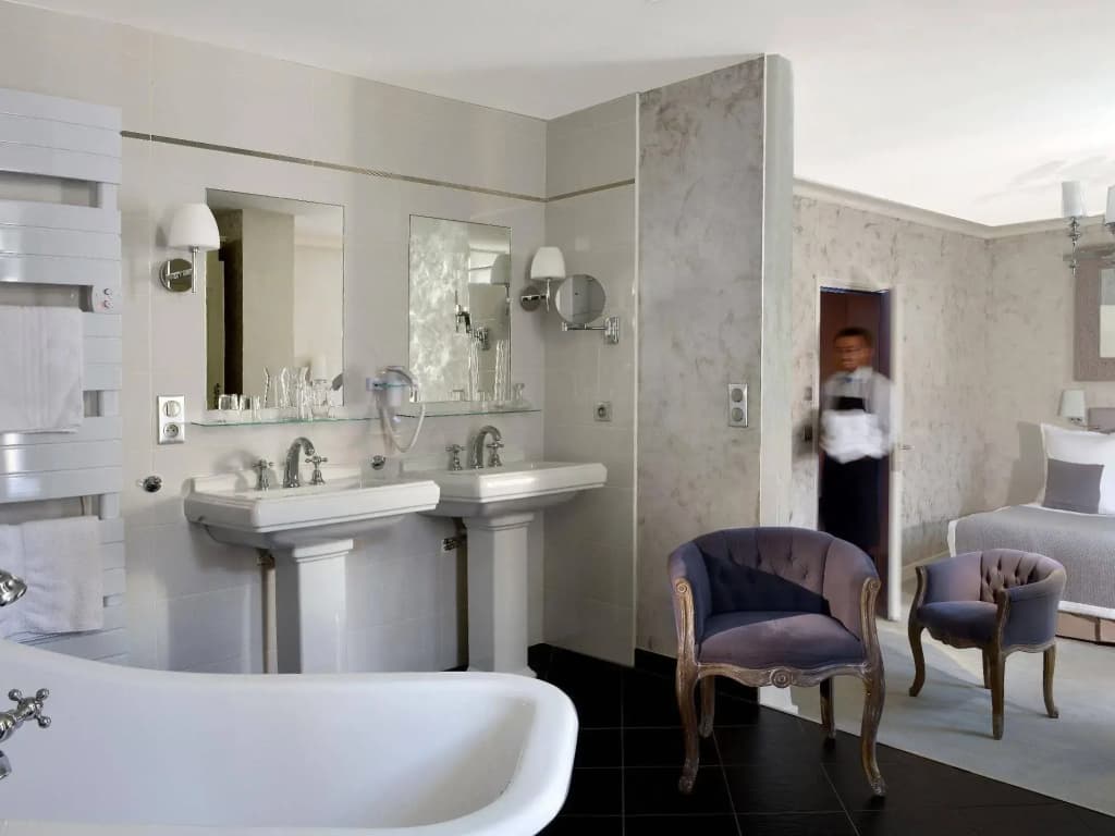 Logis Hotel Restaurant Les 3 Rois - Miniature 8