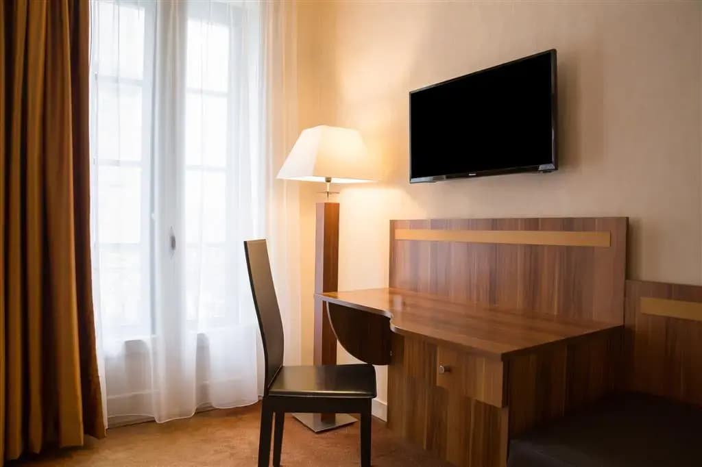 Hotel The Originals du Grand Monarque - Photo 3