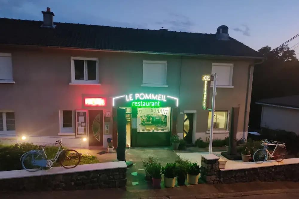 Hotel-restaurant le Pommeil - Photo 1