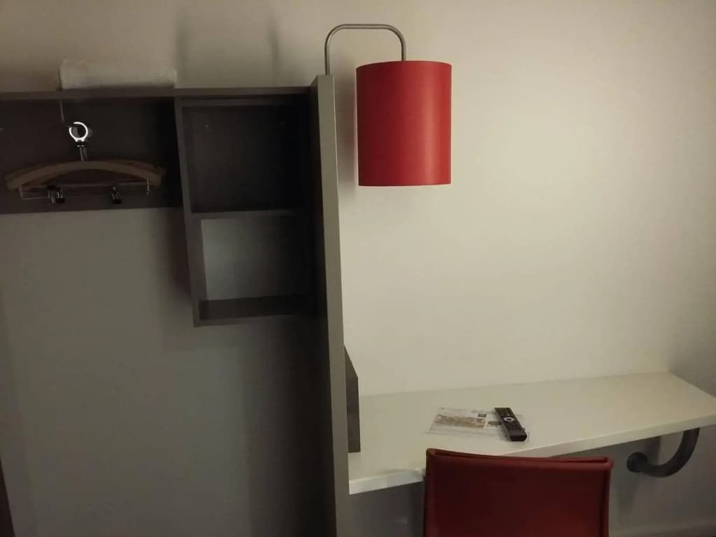 ibis budget Aéroport Lyon Saint Exupéry - Photo 4