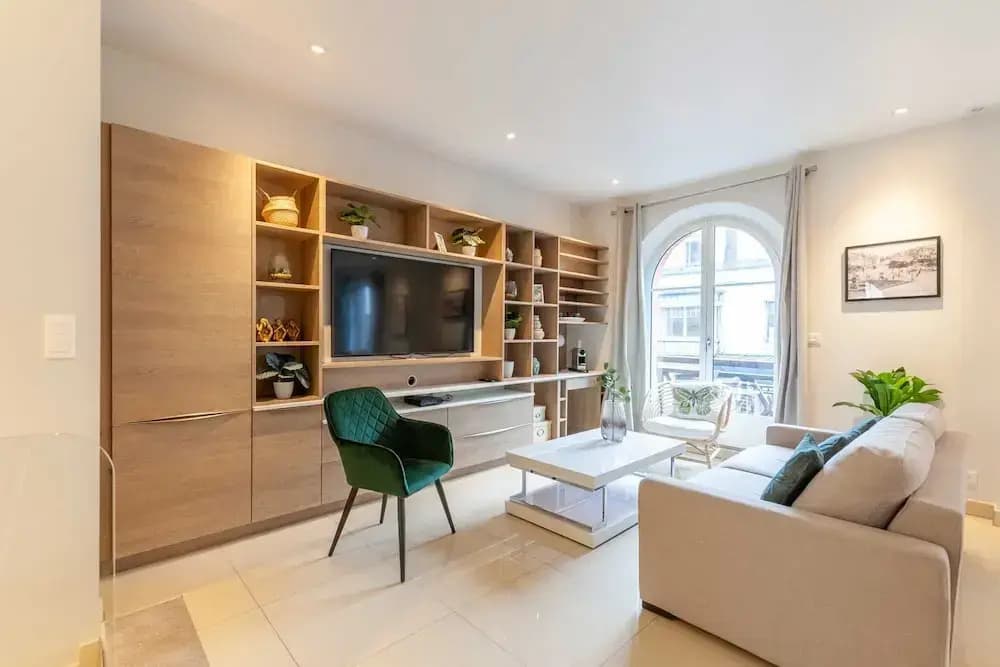 High-end 75m2 Apartment - Place Morny - Photo 3