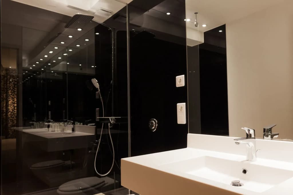 C Suites - Miniature 8