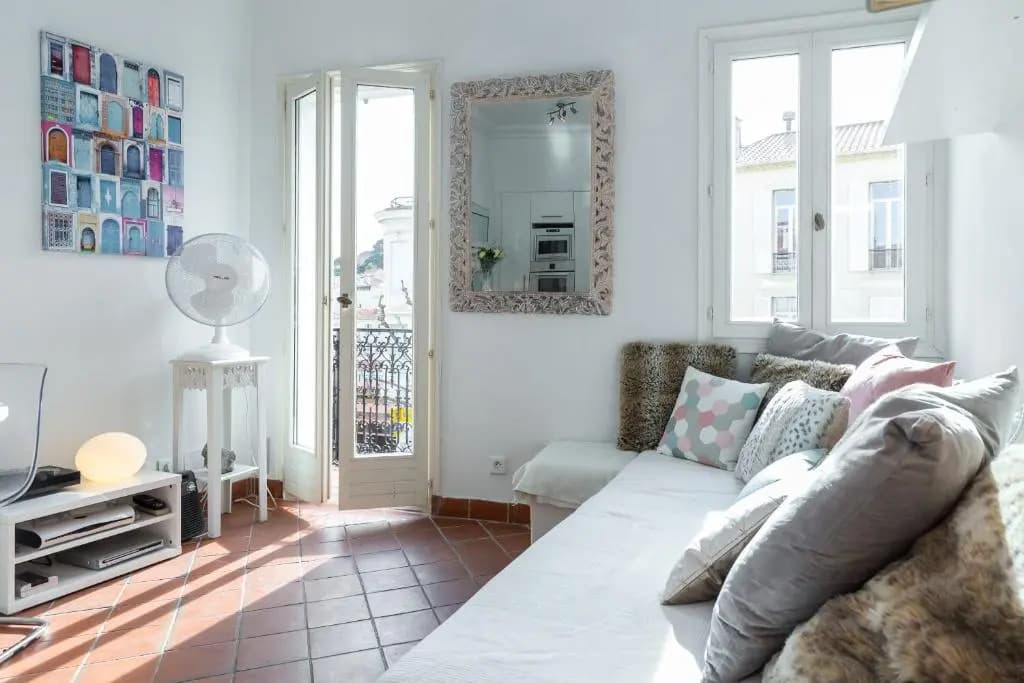 A Lovely Split Level Townhouse in the Heart of Cannes Next to the Marche Forville and the Palais - 1749 - Photo 3