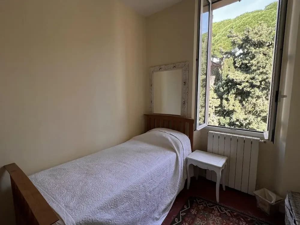 Charming 2 Bed Apartment With Balcony Located in Cannes Old Town Easy Walk to the Palais and Beaches - 120 - Photo 2