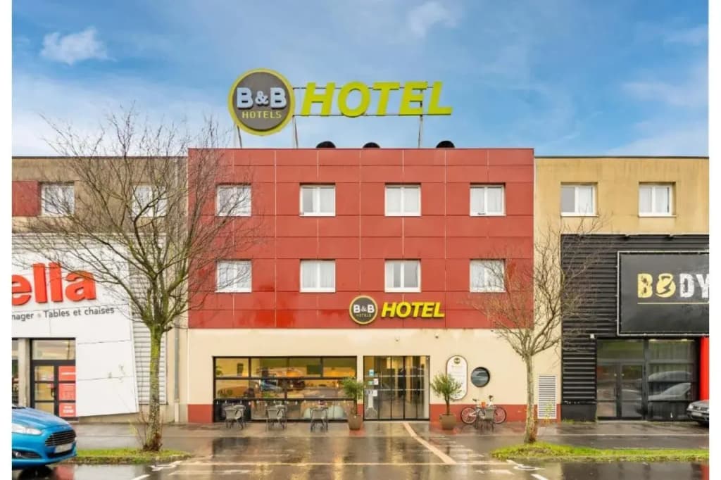 B&B HOTEL Maubeuge Louvroil - Photo 1