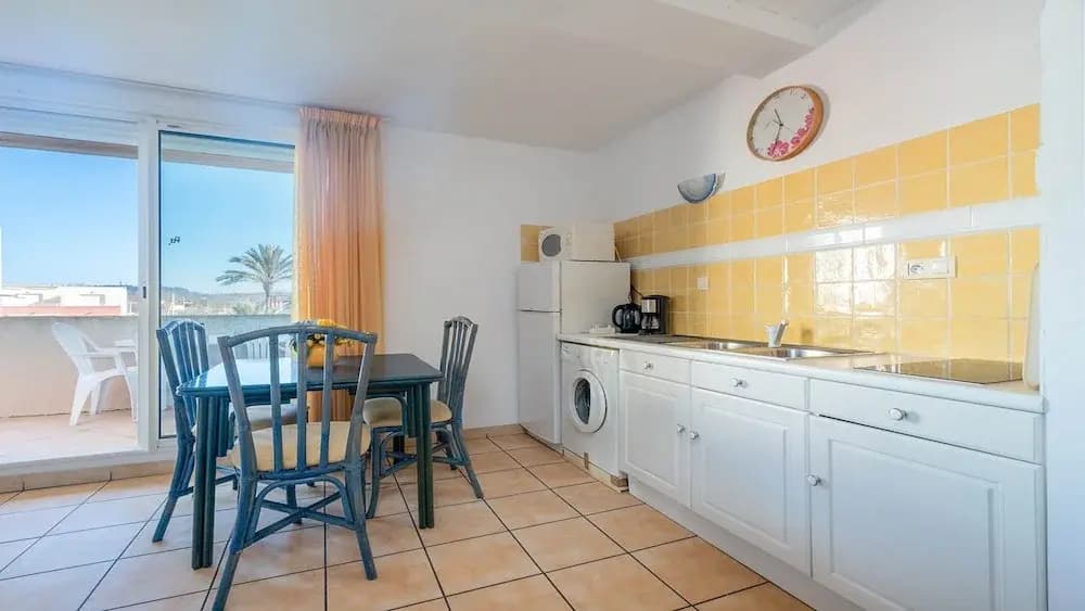 Stylish Beachside Stay, Cap D'agde - Photo 2