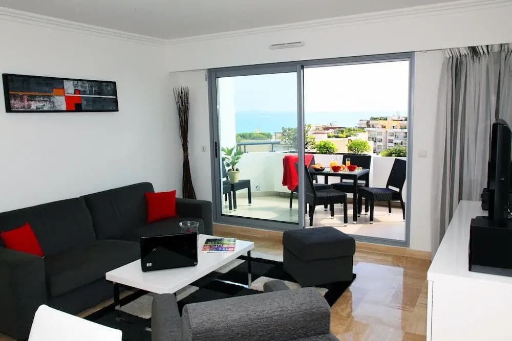 Apartment in Cote D'azur Near the Beach - Photo 1
