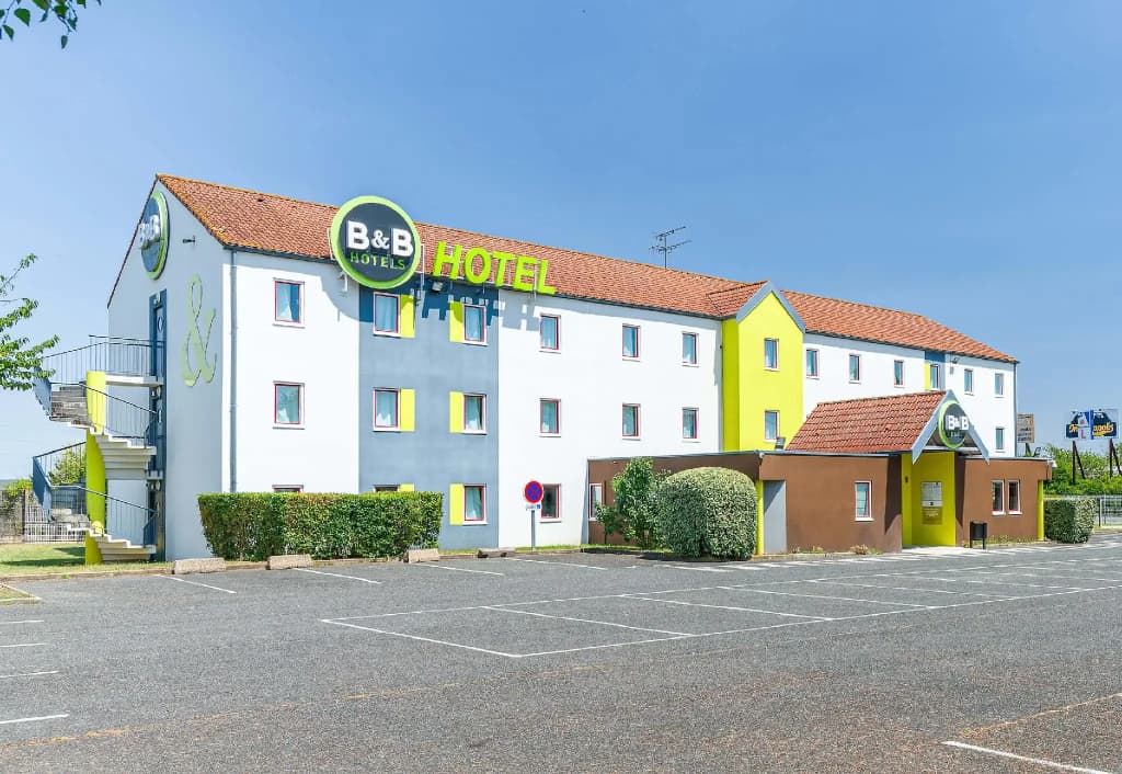 B&B HOTEL Poitiers (1) - Photo 1