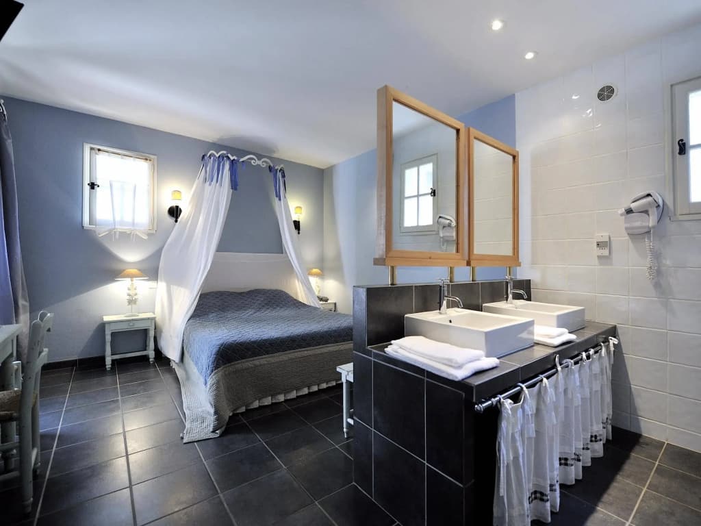 Hôtel Des Pins - Photo 1