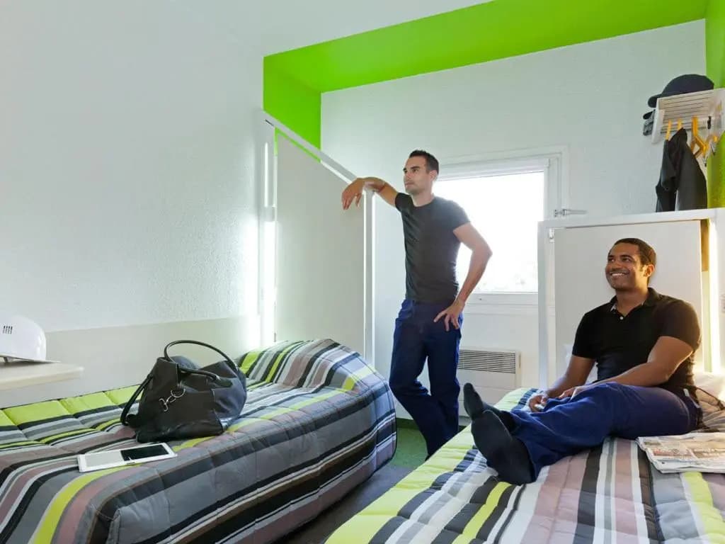 hotelF1 Fougï¿½res - Miniature 3