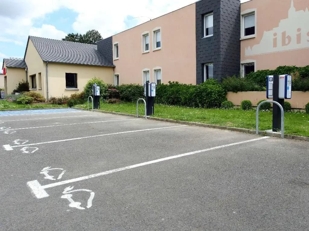 ibis Avranches Baie du Mont Saint Michel - Photo 1