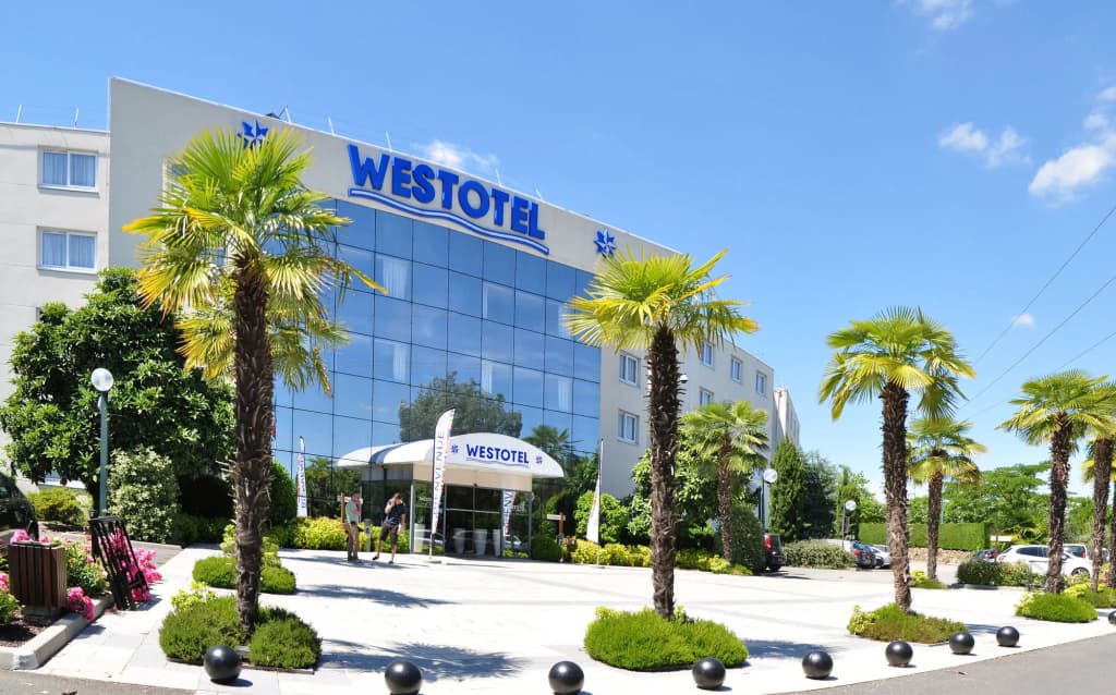 Westotel Nantes Atlantique - Photo 1