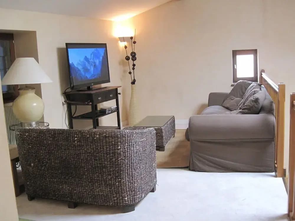 Vintage Farmhouse in Vinzelles with Pool - Photo 1