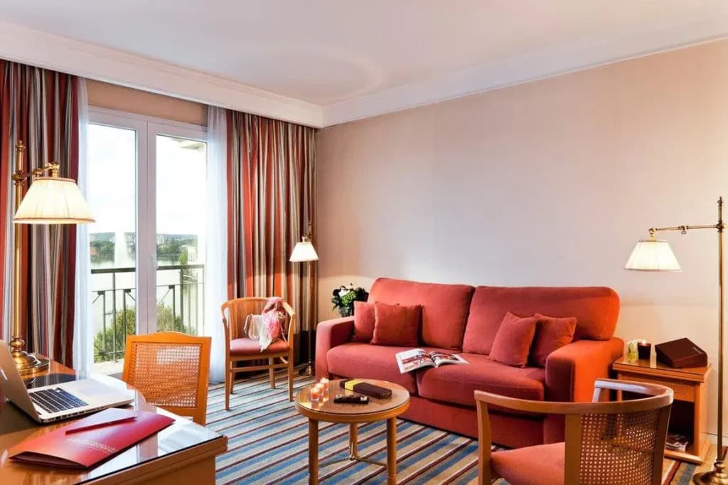 Hôtel Barrière l'Hôtel du Lac - Photo 4
