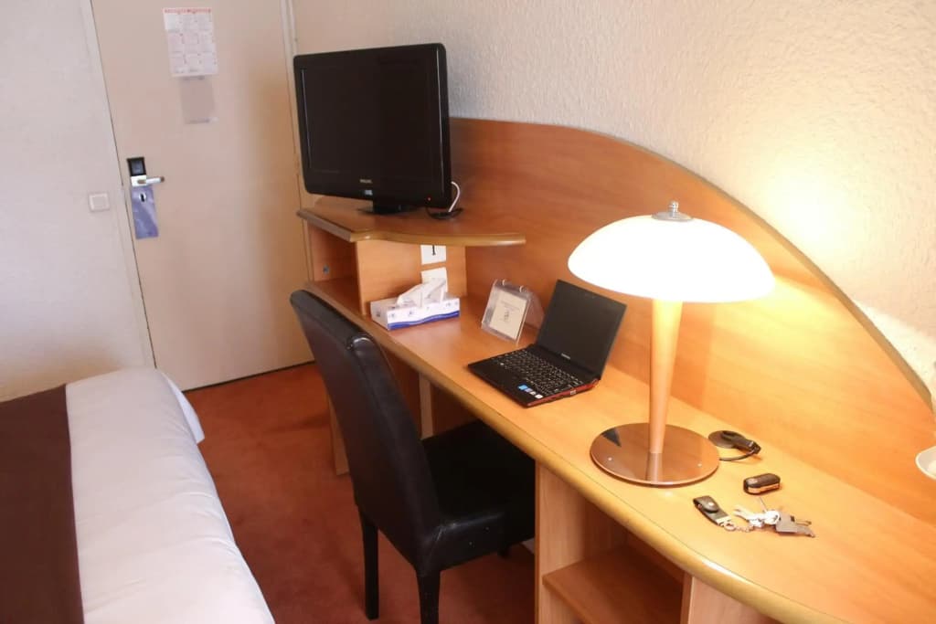 Central Hotel - Photo 4