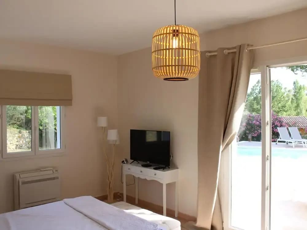 Luxe Villa With Pool in Lorgues - Photo 5