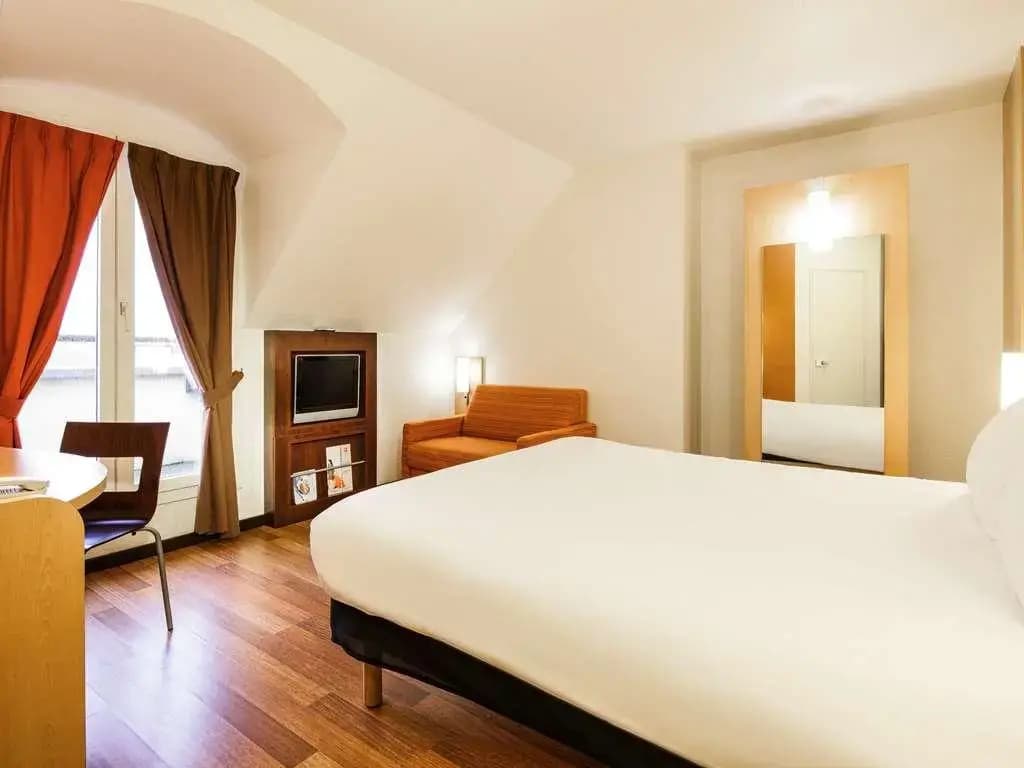 ibis Versailles Château - Miniature 6