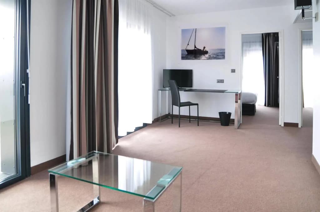 Golden Tulip Pornic Suites - Miniature 6