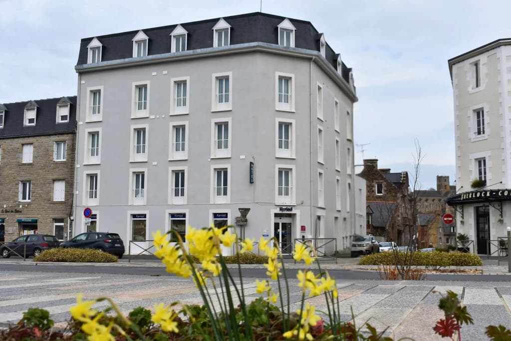 Kyriad Lamballe - Photo 1