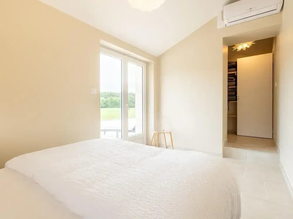 Charming Holiday Home With Private Pool - Miniature 6