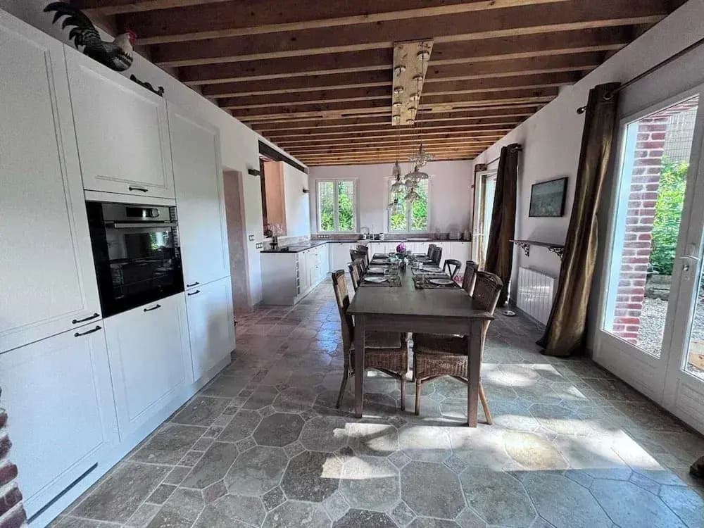 Exceptional 5 Bedroom House Near the Beach - Miniature 6