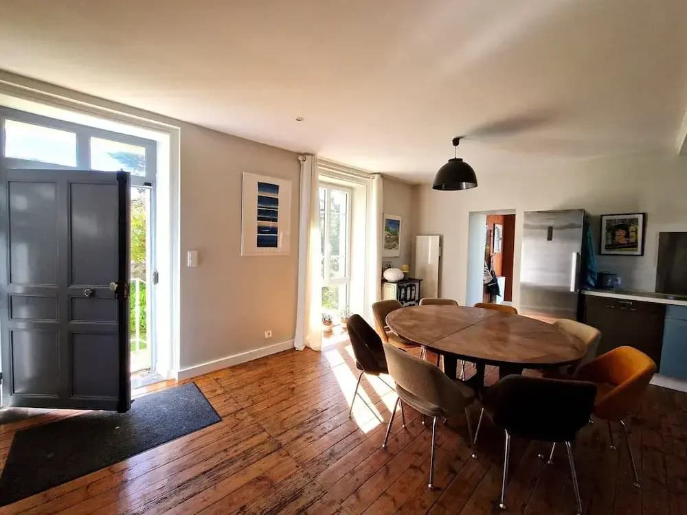 4 Family Home, Walking Distance to the Beach - Miniature 5