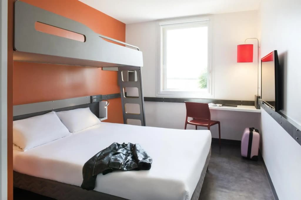 ibis budget Aéroport Lyon Saint Exupéry - Photo 2