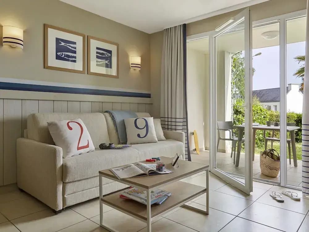 Seafront Apartment Near a Beach - Photo 2