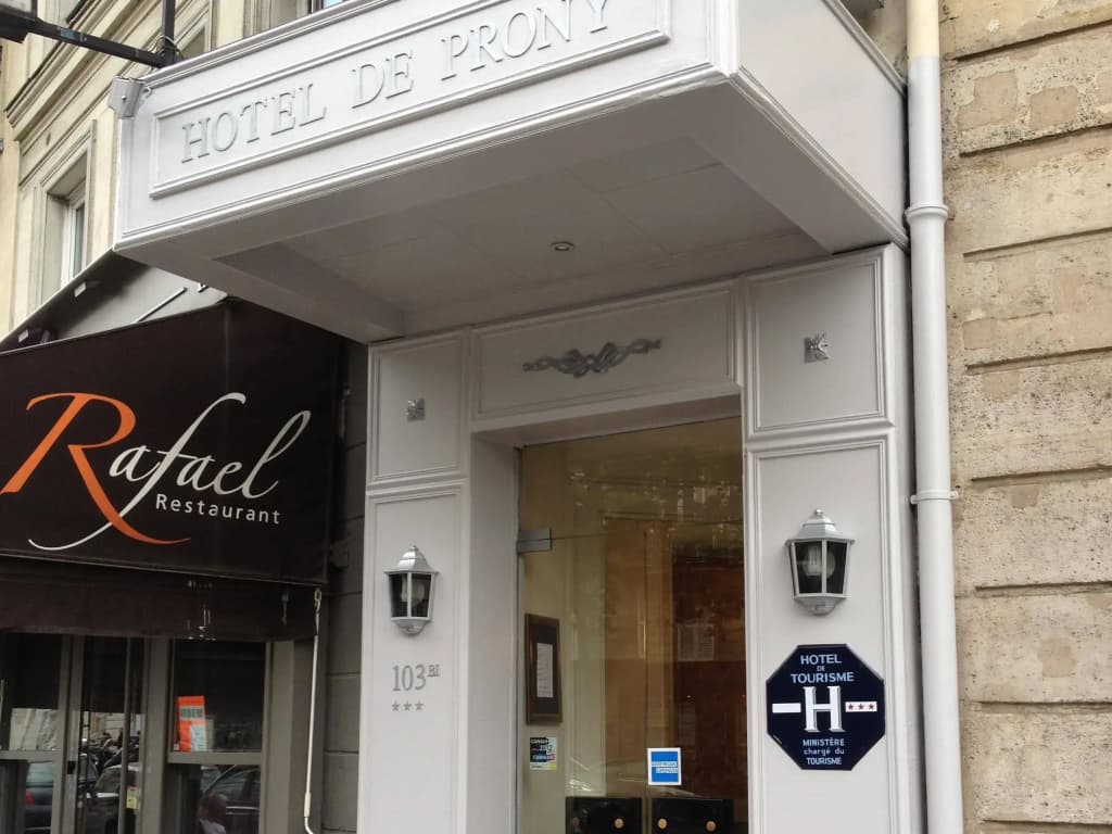 Hôtel Prony Monceau - Photo 1