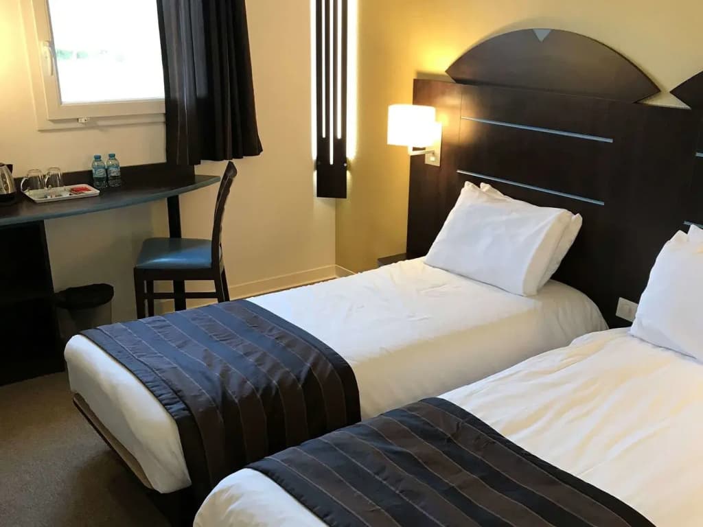 Sure Hotel by Best Western Saint-Amand-Les-Eaux - Miniature 6