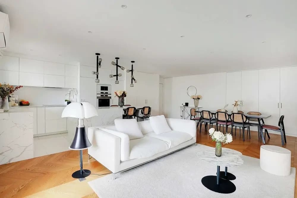 Modern, Spacious Apartment Just Outside Paris - Photo 1
