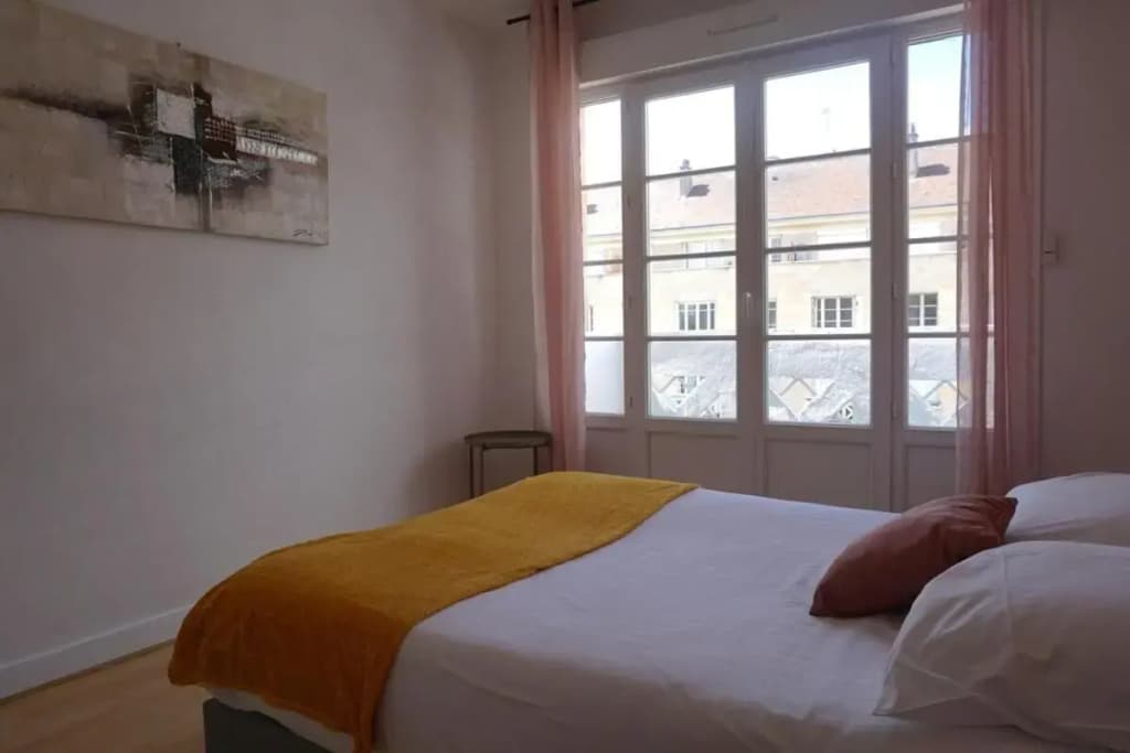 3 Bedrooms - Spacious and friendly - City Center - Photo 3