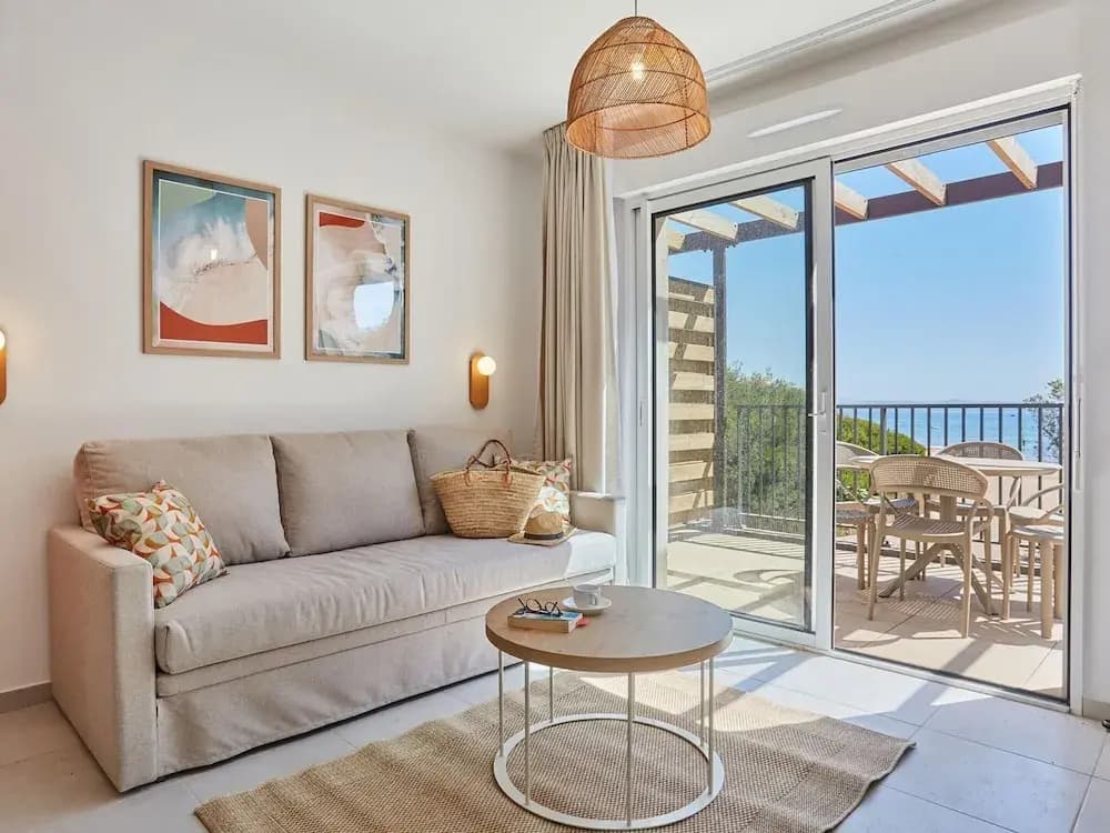 Apartment in Giens With Pool & Beaches Nearby - Miniature 8