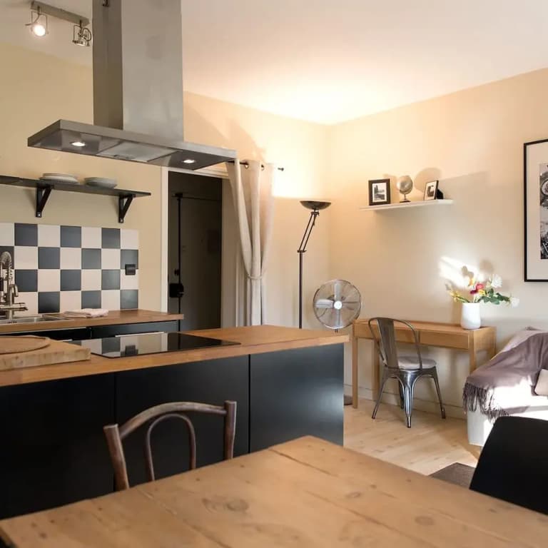 Rivoli Market I Comfortable 1 Bed Apt Near Hotel de Ville - Miniature 7