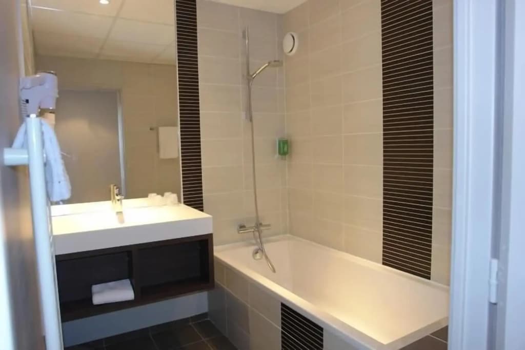Brit Hotel Vannes-Theix - Miniature 8