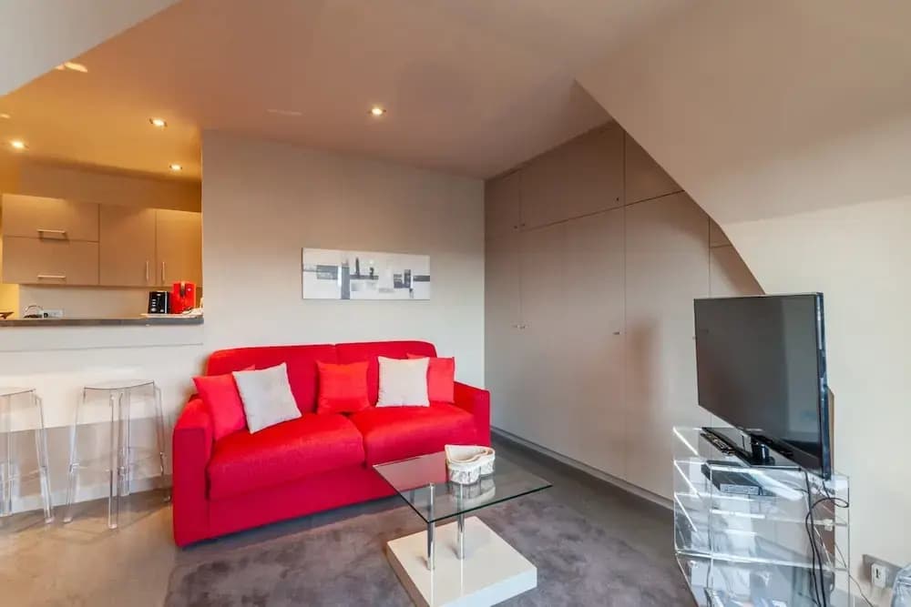 Apartment With Parking on Place de Morny - Photo 2