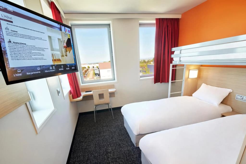Kyriad ECO - Clermont Ferrand Estaing - Photo 2