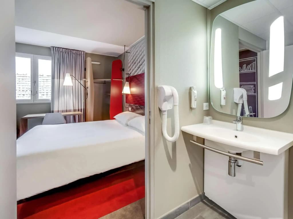 ibis Orléans Centre Gare - Photo 3