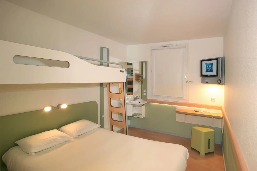 Ibis Budget Poitiers Nord Futuroscope - Photo 4