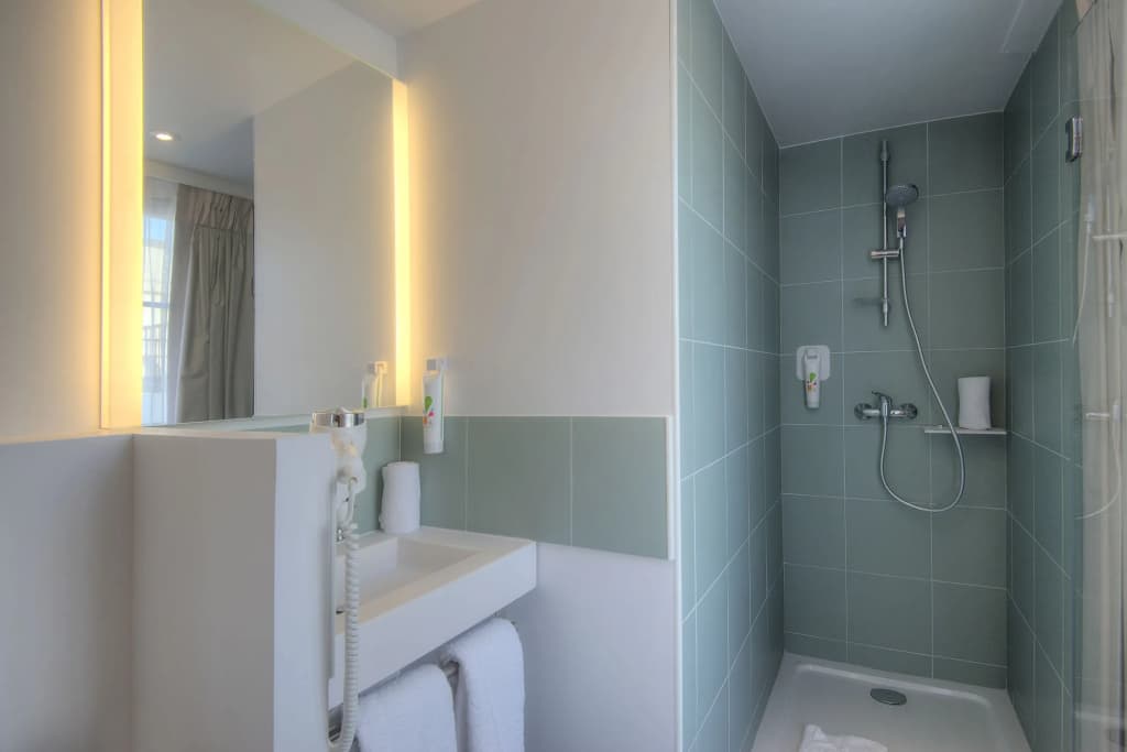 Ibis Styles Nice Centre Gare - Miniature 8
