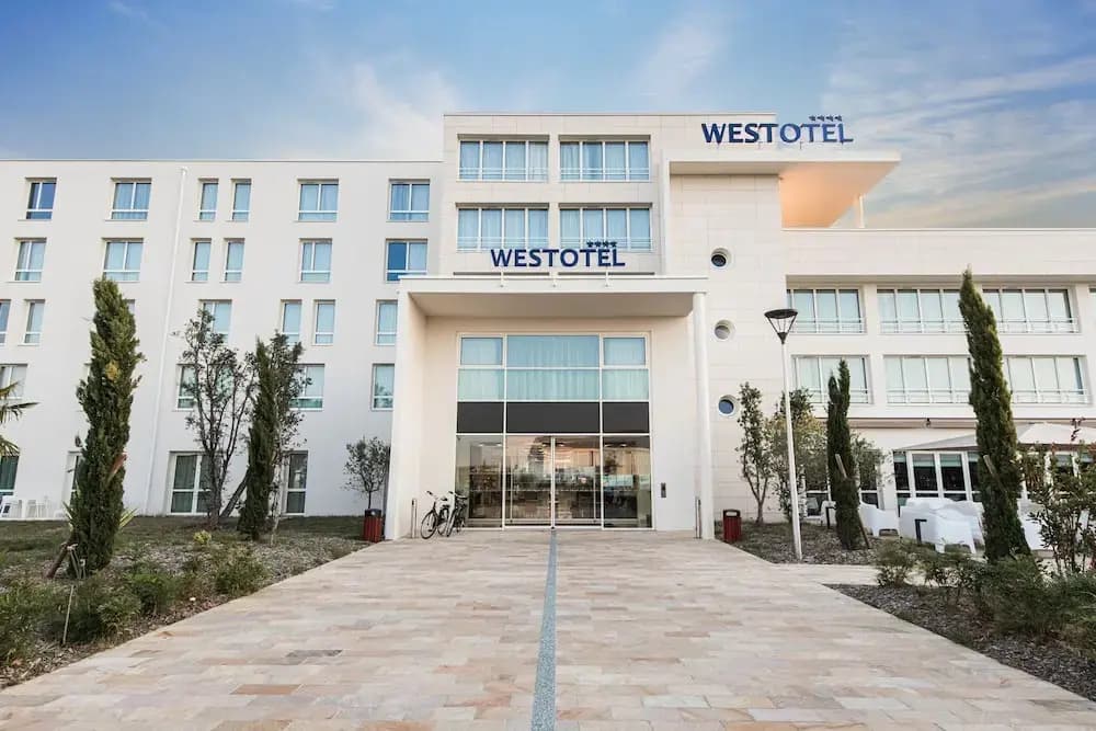 Westotel Tours Val de Loire - Photo 1